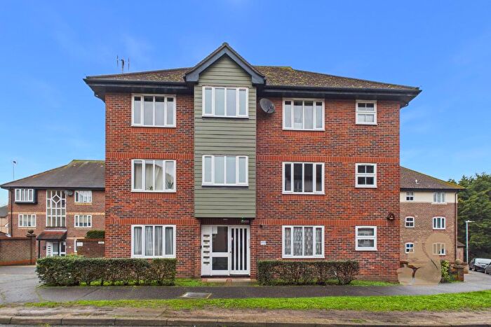 2 Bedroom Flat For Sale In Nicholsons Grove, Colchester, CO1