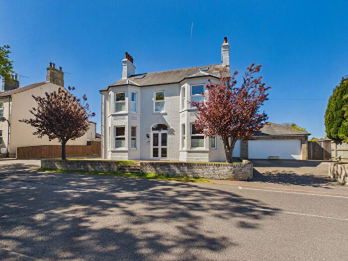 4 Bedroom Detached House For Sale In Oulton Road North, Lowestoft, NR32