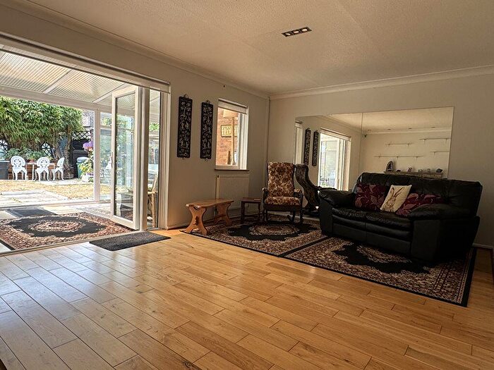 3 Bedroom End Of Terrace House For Sale In Northmoor Way, Northmoor, Wareham, BH20 - Photo 3