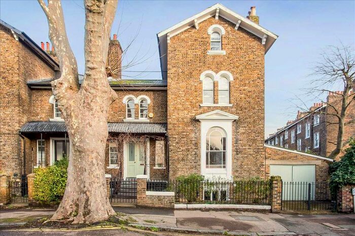 4 Bedroom Property To Rent In Church Terrace, London, SE13