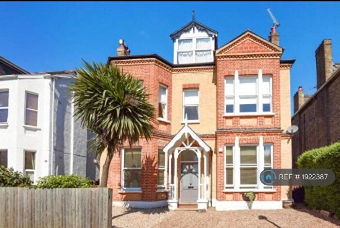 2 Bedroom Flat To Rent In Cambridge Road, Bromley, BR1