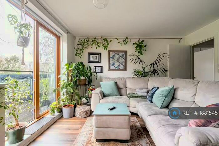 2 Bedroom Flat To Rent In Rathnew Court, London, E2