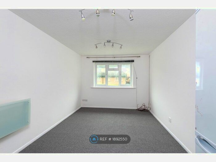 1 Bedroom Flat To Rent In Colombus Square, Erith, DA8