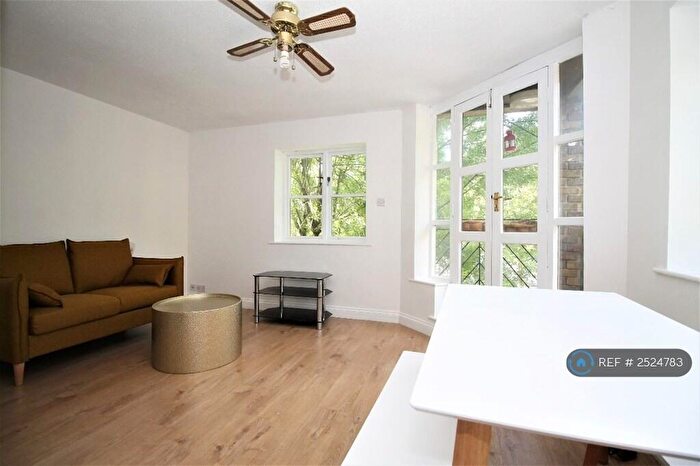 2 Bedroom Flat To Rent In Brunswick Quay, London, SE16