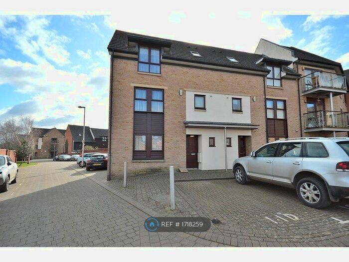 3 Bedroom Terraced House To Rent In Town Corner, Northampton, NN5