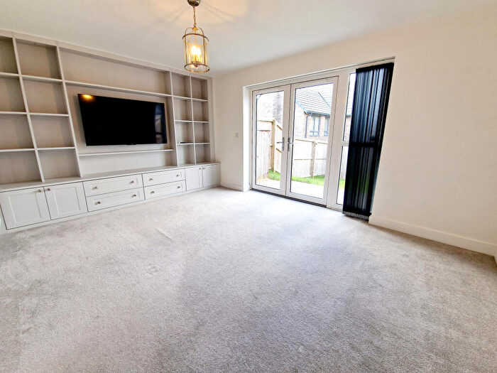 3 Bedroom Semi-Detached House To Rent In Blossom Walk, BB2