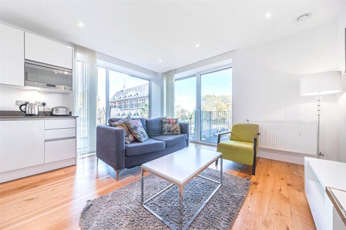 2 Bedroom Apartment To Rent In St. Vincent Court, Hoy Street, Canning Town, London, E16