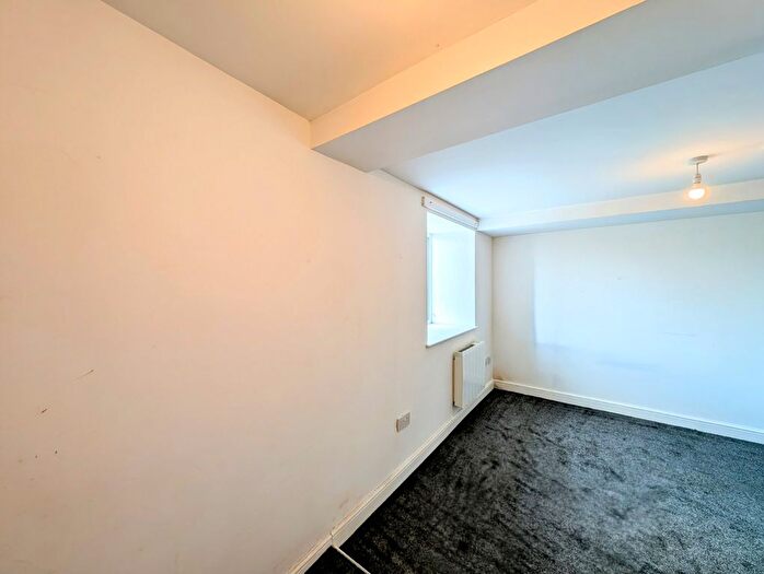 1 Bedroom Flat To Rent In Flat, A Flanshaw Lane, Wakefield, West Yorkshire, WF2