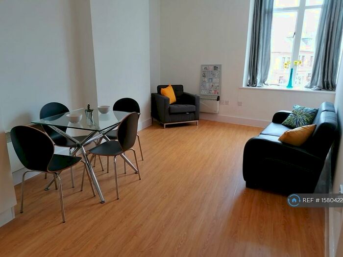 1 Bedroom Flat To Rent In Victoria Court, Stockport, SK1