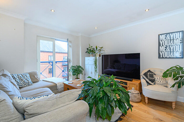2 Bedroom Apartment For Sale In Langtons Wharf, The Calls, LS2