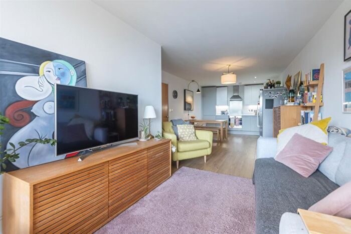 2 Bedroom Flat To Rent In Meath Crescent, London, E2