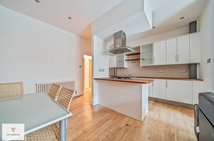 2 Bedroom Apartment To Rent In Saxon House, Thrawl Street, Spitalfields, London, E1