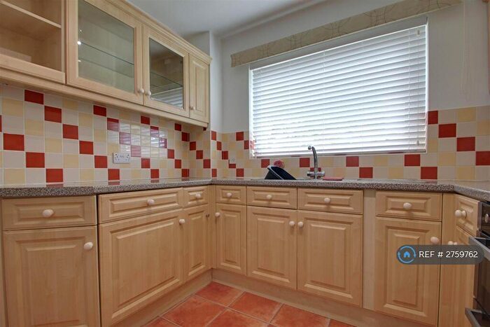 2 Bedroom Flat To Rent In Wakehurst Court, Worthing, BN11