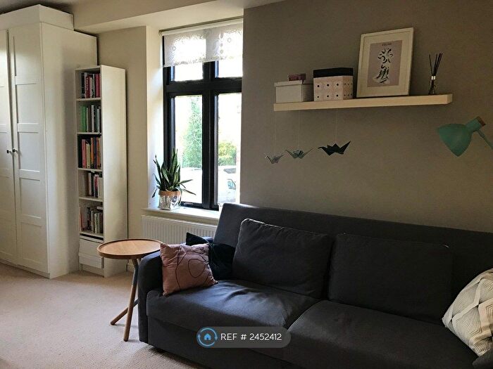 1 Bedroom Flat To Rent In Lockhard Rd, Watford, WD17