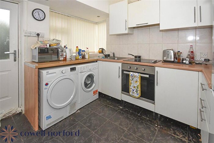 2 Bedroom Bungalow For Sale In Mayfair Drive, Royton, Oldham, Greater Manchester, OL2