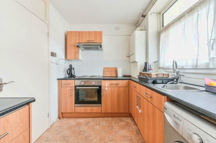 1 Bedroom Flat To Rent In Rosenau Road, Battersea Park, London, SW11
