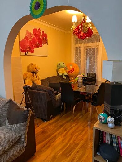 2 Bedroom Detached House To Rent In Hatherley Gardens, London, E6