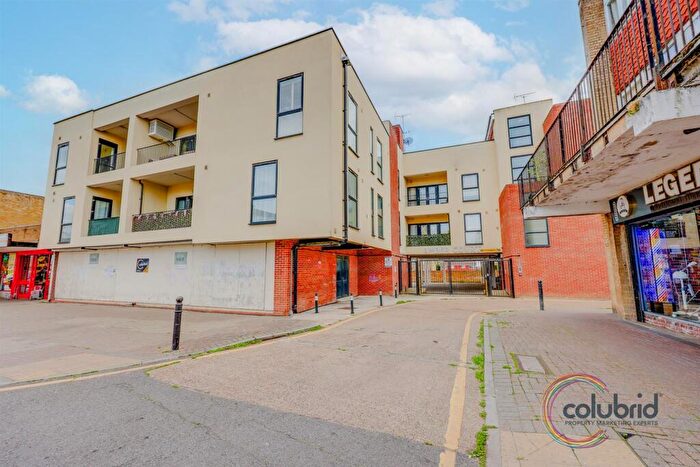 3 Bedroom Flat To Rent In Amber Court, St Johns Way, Corringham, SS17