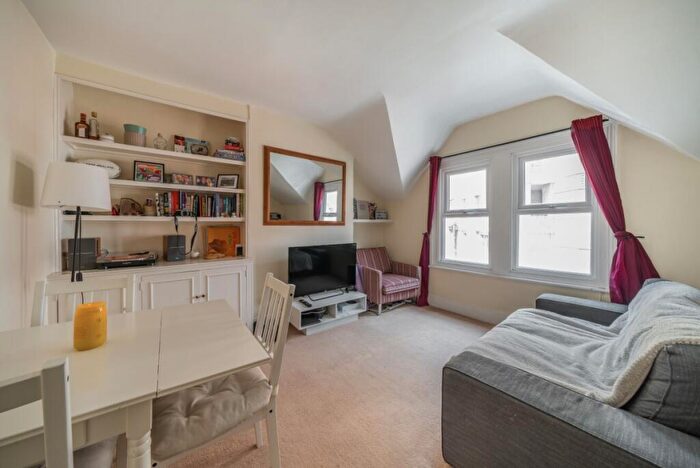 1 Bedroom Flat To Rent In Comyn Road, London, SW11