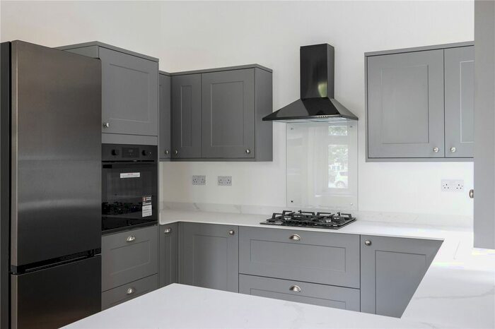 2 Bedroom Flat To Rent In Aldrington Road, London, SW16