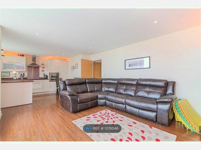 2 Bedroom Flat To Rent In Drift Court, London, E16
