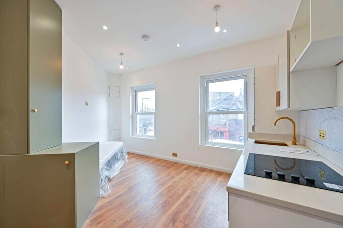2 Bedroom Flat For Sale In Melbourne Grove, Southwark, London, SE22