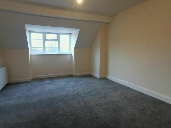 3 Bedroom Flat To Rent In Warwick Road, Solihull B91