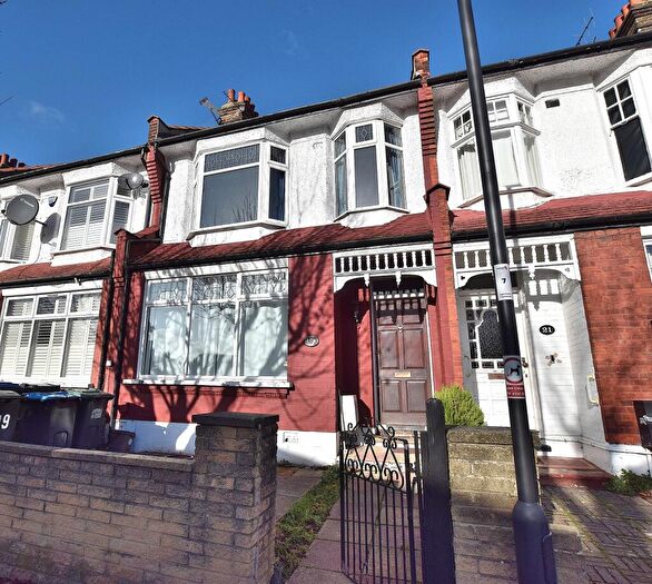3 Bedroom Terraced House For Sale In Chimes Avenue, London, Greater London., N13