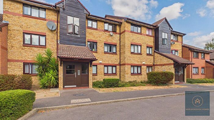 2 Bedroom Flat To Rent In Waterside Close, Barking, IG11
