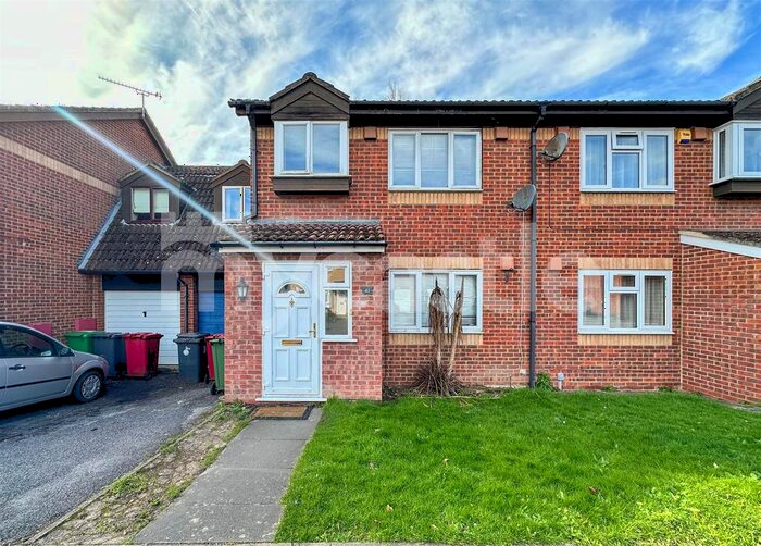 4 Bedroom Mews To Rent In Gladstone Way, Cippenham, Slough, SL1