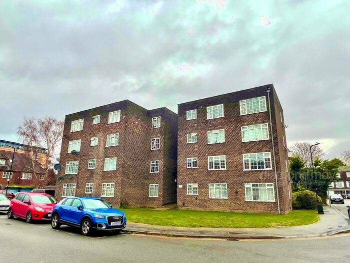 2 Bedroom Flat To Rent In Arborfield Close, Slough, SL1
