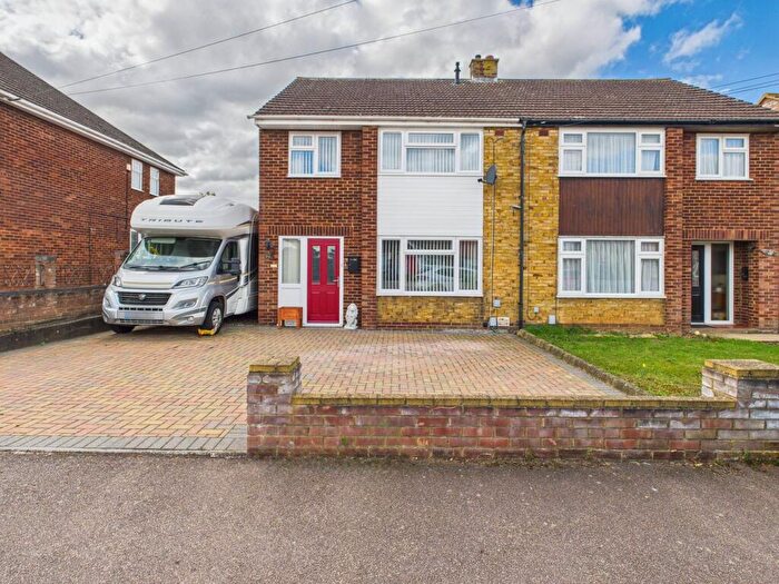 3 Bedroom Semi-Detached House For Sale In Boddington Gardens, Biggleswade, SG18
