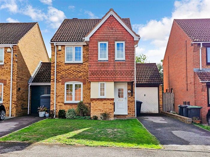 3 Bedroom Detached House For Sale In Fern Drive, Havant, Hampshire, PO9