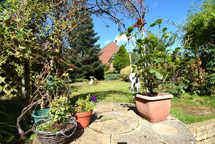 2 Bedroom Maisonette To Rent In Anslow Place, Nr. Burnham, Slough, Berkshire, SL1