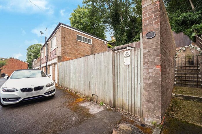 1 Bedroom Maisonette For Sale In Lennox Gardens, Croydon, CR0