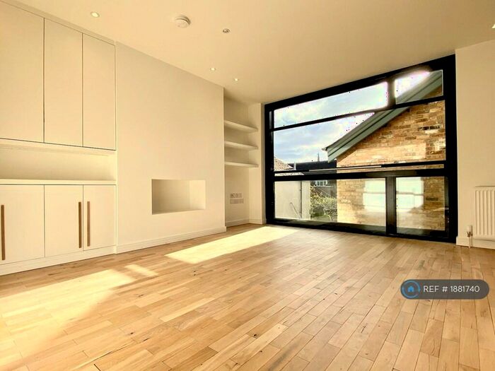 2 Bedroom Flat To Rent In Partridge Road, Cardiff, CF24