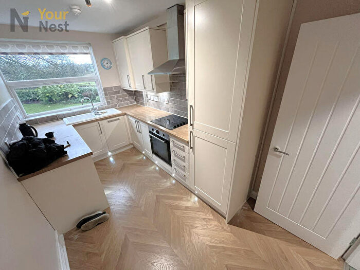3 Bedroom Apartment To Rent In Foxhill Court, Headingley, LS16