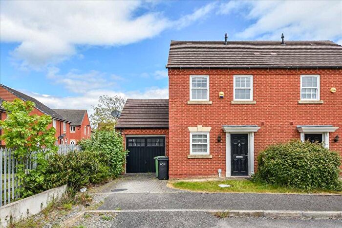 3 Bedroom Semi-Detached House For Sale In Prescod Close, Wellingborough, NN8