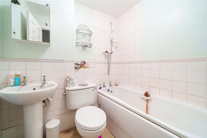 1 Bedroom Flat For Sale In Hanson Close, Beckenham, Kent, BR3