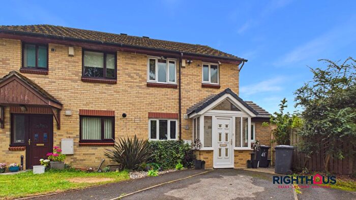3 Bedroom Semi-Detached House For Sale In Mcmillan Gardens, Bradford, BD6