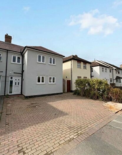 4 Bedroom Semi-Detached House To Rent In Wansford Road, Woodford Green, IG8