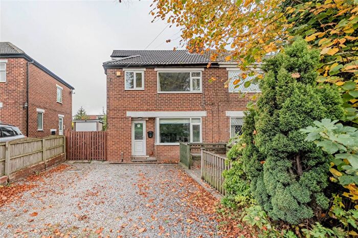 3 Bedroom Semi-detached House For Sale In Littlemoor Road, Pudsey, West Yorkshire, LS28