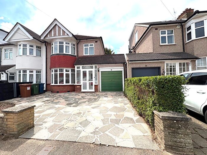 3 Bedroom Barn Conversion To Rent In Lankers Drive, Harrow, HA2