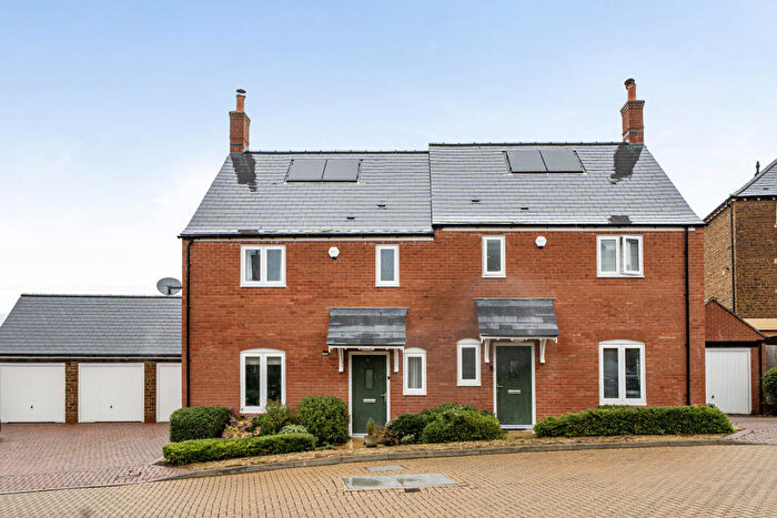 3 Bedroom Semi-Detached House For Sale In Vera Wood Close, Adderbury, OX17