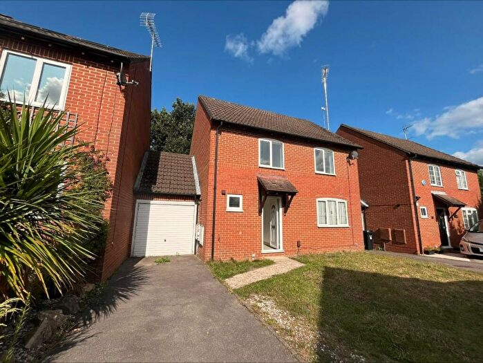 4 Bedroom Link Detached House To Rent In Faygate Way, Lower Earley, Reading, RG6