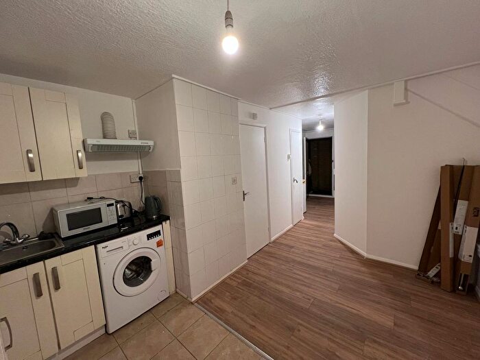 1 Bedroom Flat To Rent In Edmeston Close, London, E9