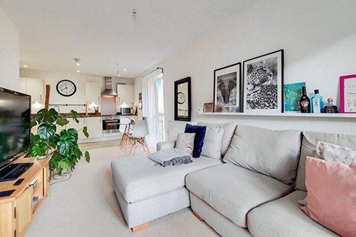 2 Bedroom Flat To Rent In Hackbridge Road, Wallington, SM6