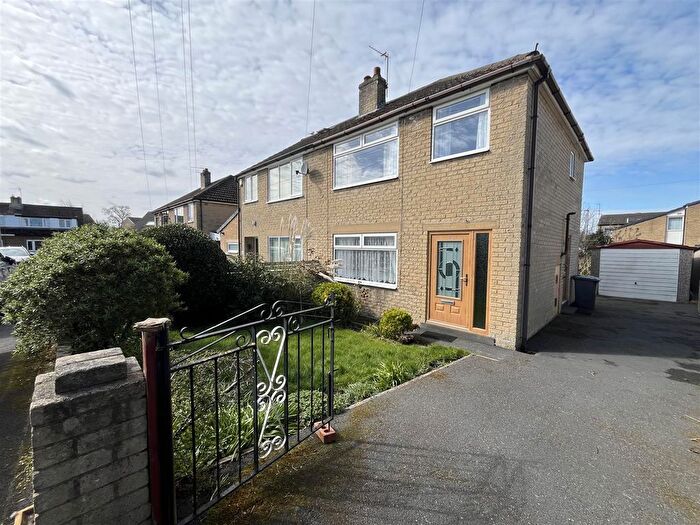 3 Bedroom Semi Detached House For Sale In Craiglea Drive, Wyke, Bradford, BD12