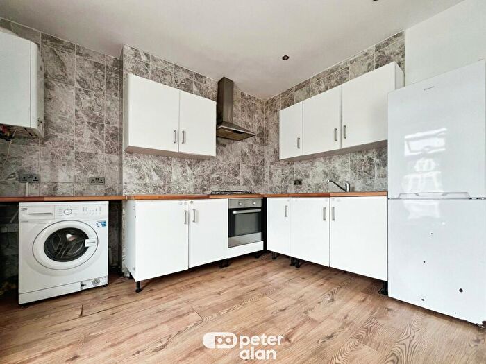 2 Bedroom Flat To Rent In Broadway, Cardiff, CF24