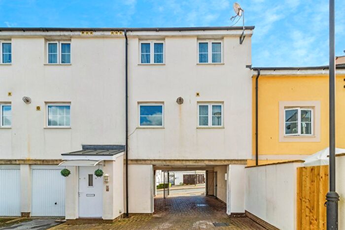 2 Bedroom Maisonette For Sale In Mckay Avenue, Torquay, TQ1